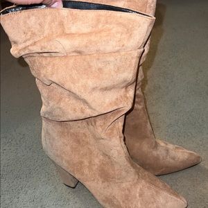 Women’s slouchy boots